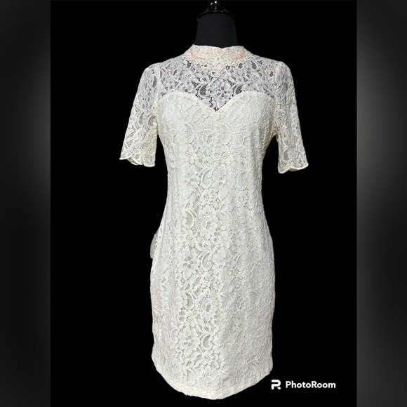 Cream Floral Lace Mini Dress NWT Size Medium - Picture 7 of 11